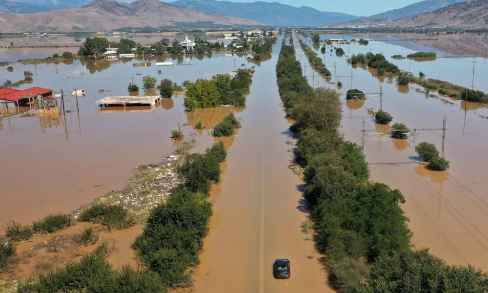 Κλειστή και πλημμυρισμένη παραμένει η Εθνική Οδός Αθηνών - Θεσσαλονίκης